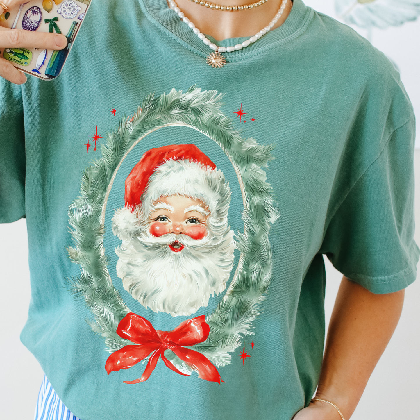 Old-Fashioned Santa Tee - Christmas Wreath Tee