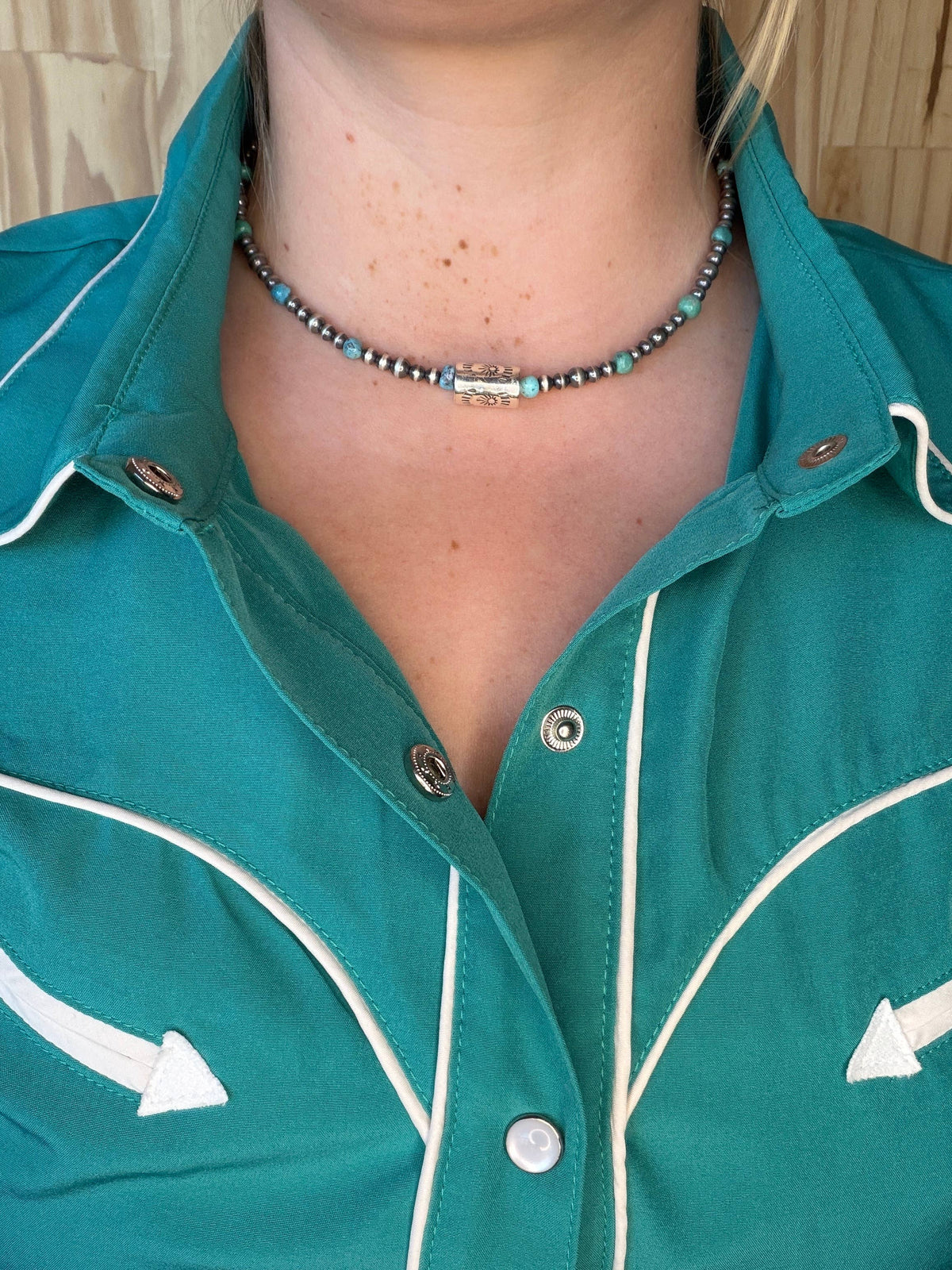 #050 Turquoise & Barrel Bead Necklace : 16"