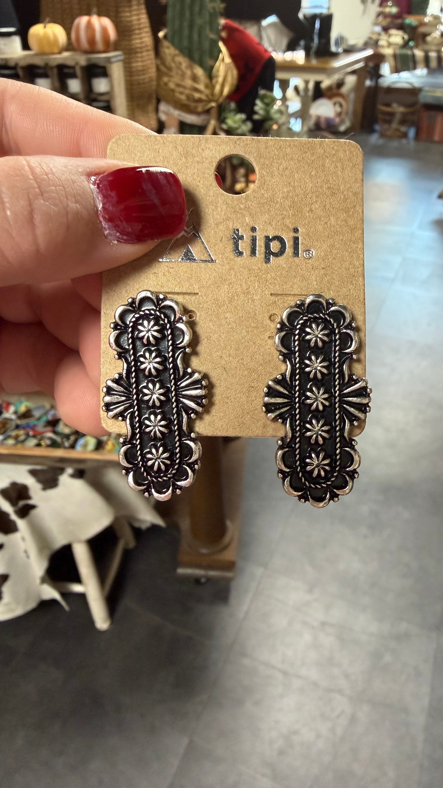 WESTERN OVAL CONCHO EARRINGS