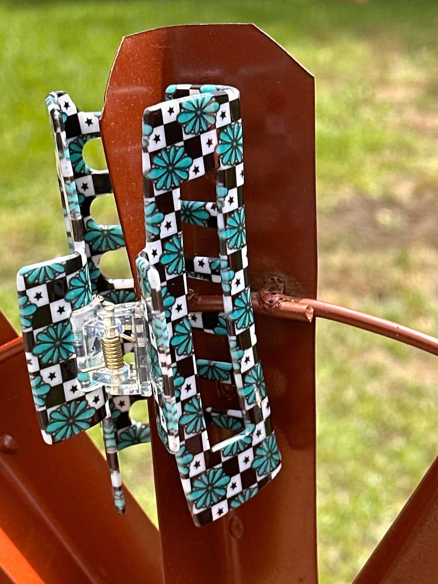 New claw clips: Bucking horse