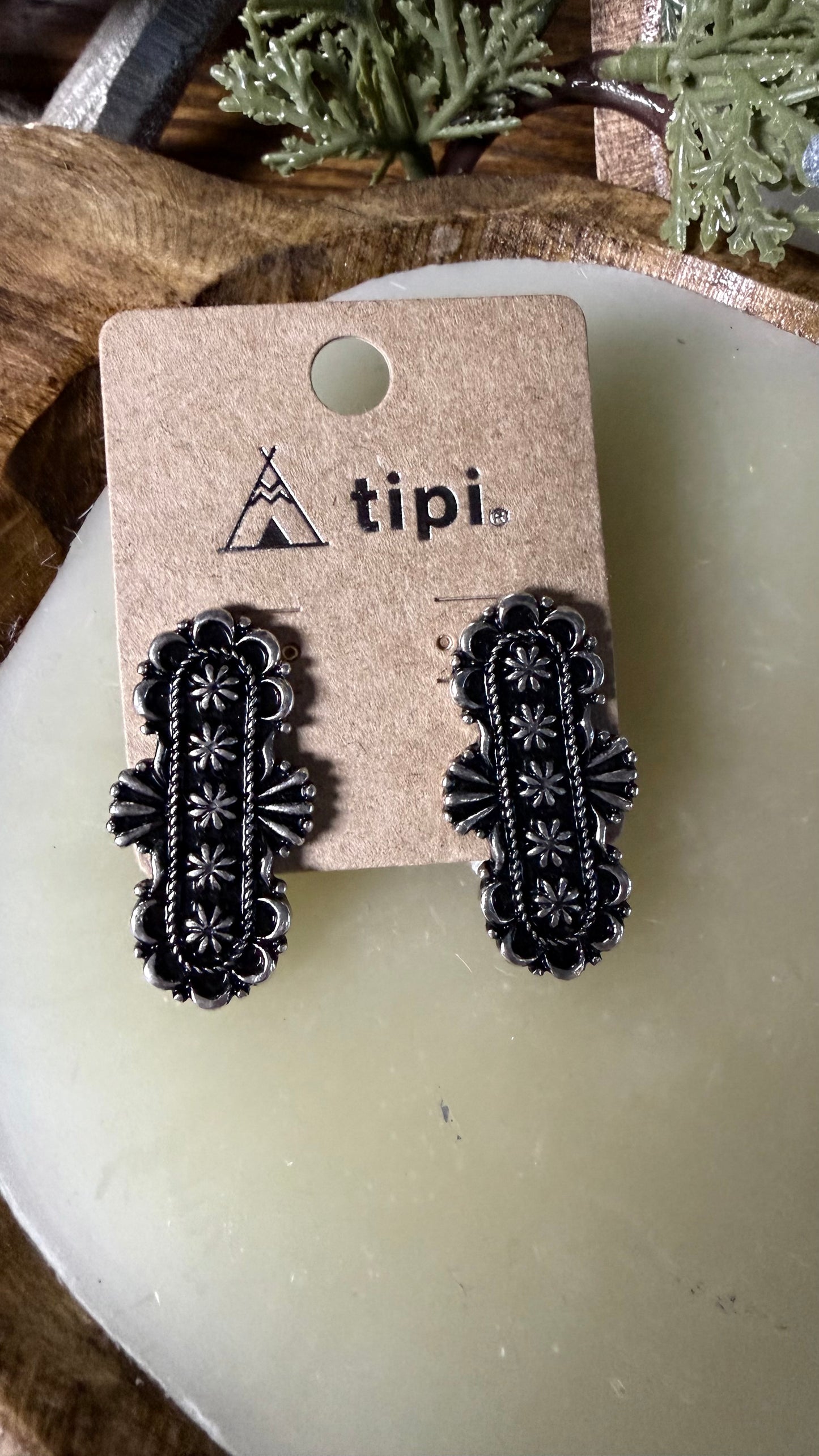 WESTERN OVAL CONCHO EARRINGS