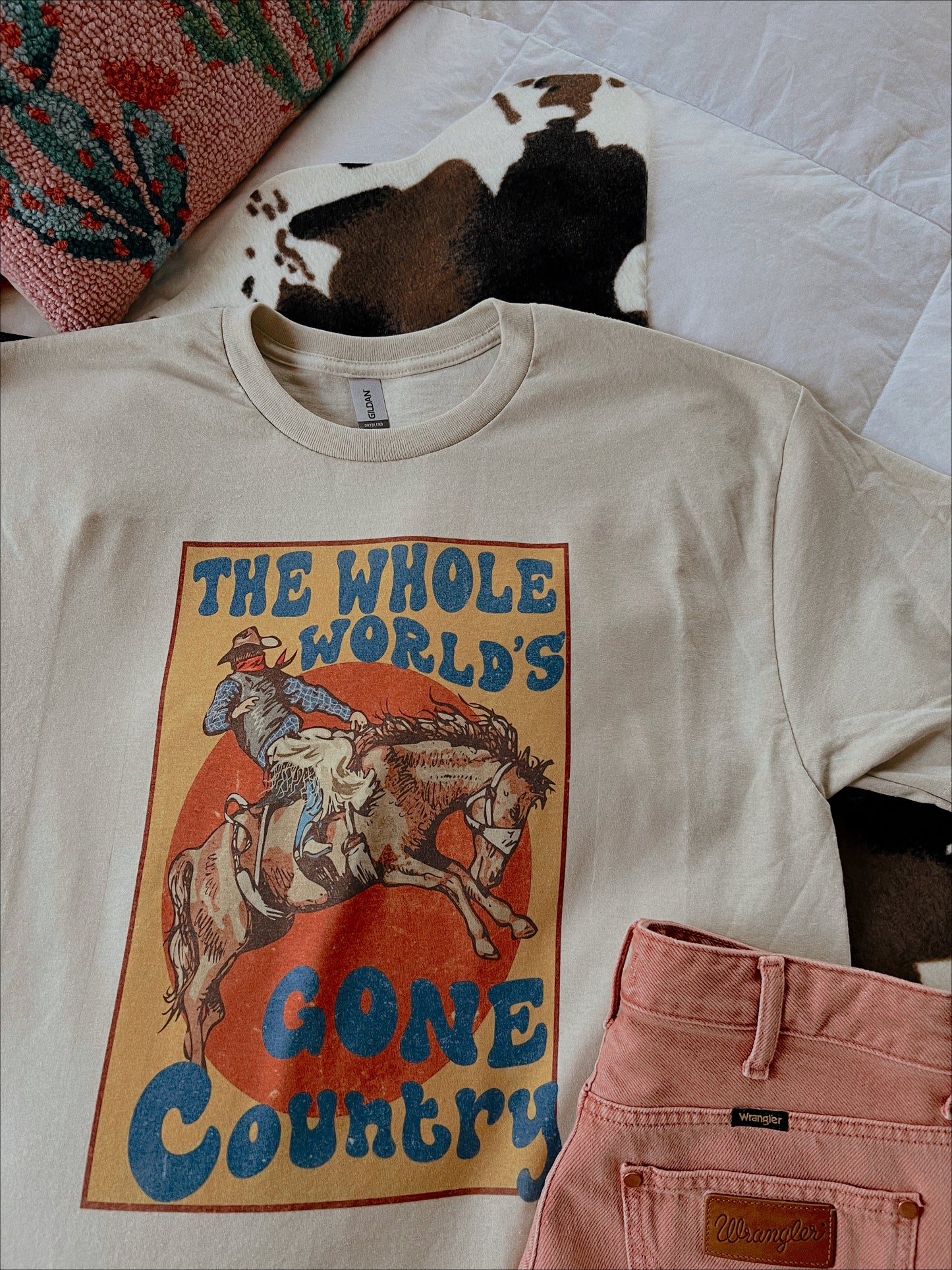 GONE COUNTRY GRAPHIC TEE